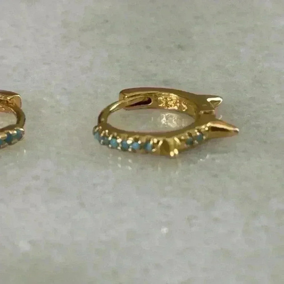 Gold Turquoise Crystal Pave Spike Huggie Hoop Earrings
Brand New - Picture 3 of 4